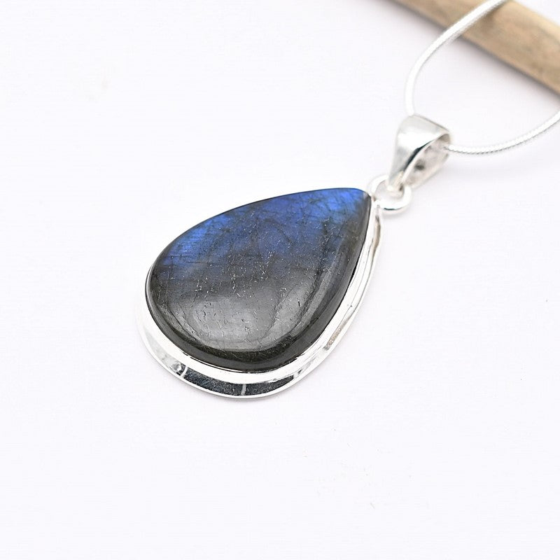 Pendentif "Protection" en Labradorite Ref : Lab8