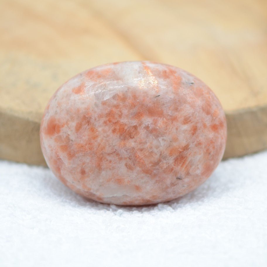 Galet "Optimisme" en Pierre de Soleil - lespierresdubienetre