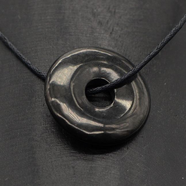 Pendentif Donut "Barrière" en Shungite - lespierresdubienetre