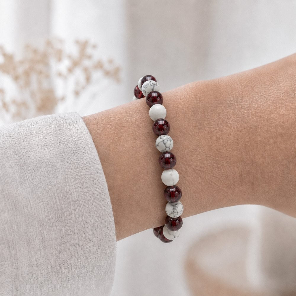 Bracelet "Ménopause" Mix en Howlite & Grenat