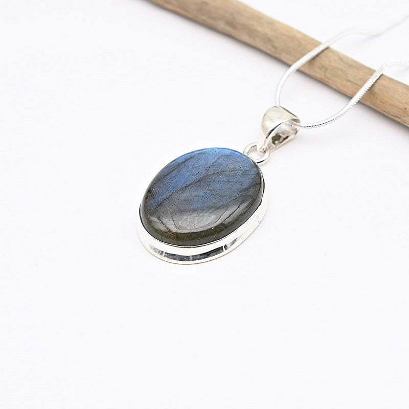 Pendentif "Protection" en Labradorite Ref : Lab1
