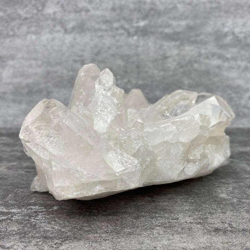Amas de cristal de roche (937g) Réf : DRU44 - lespierresdubienetre