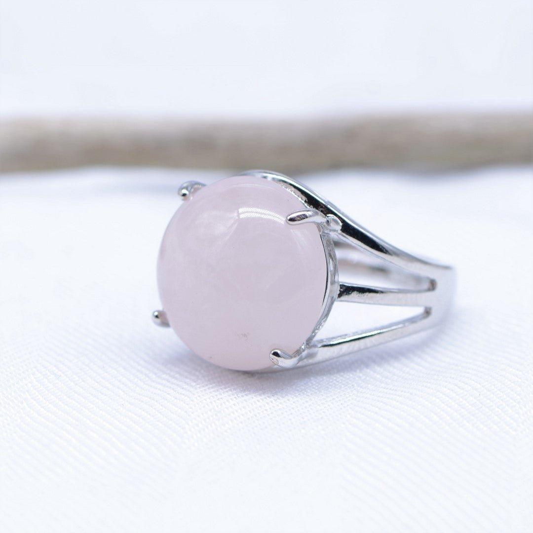 Bague "Amour" Cabochon ronde en Quartz Rose - lespierresdubienetre