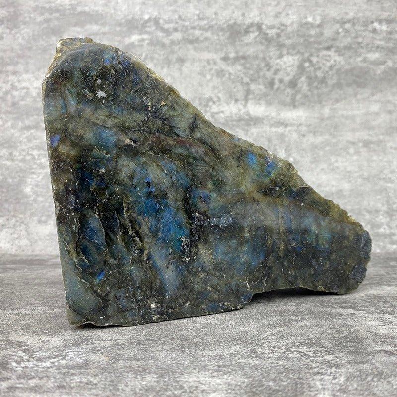 Bloc de Labradorite SEMI POLI (814g) AB Réf : LMGSP11 - lespierresdubienetre