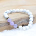 Bracelet "Sagesse et Patience" en Améthyste & Howlite dépolie - lespierresdubienetre