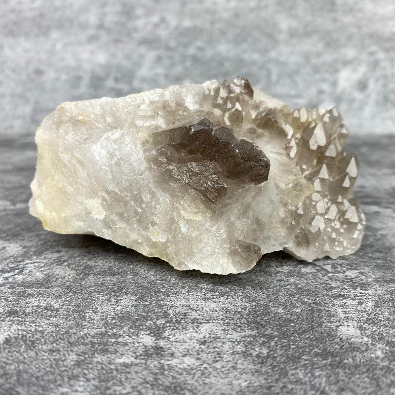 Géode de quartz fumé (197g) Réf : GQF20 - lespierresdubienetre