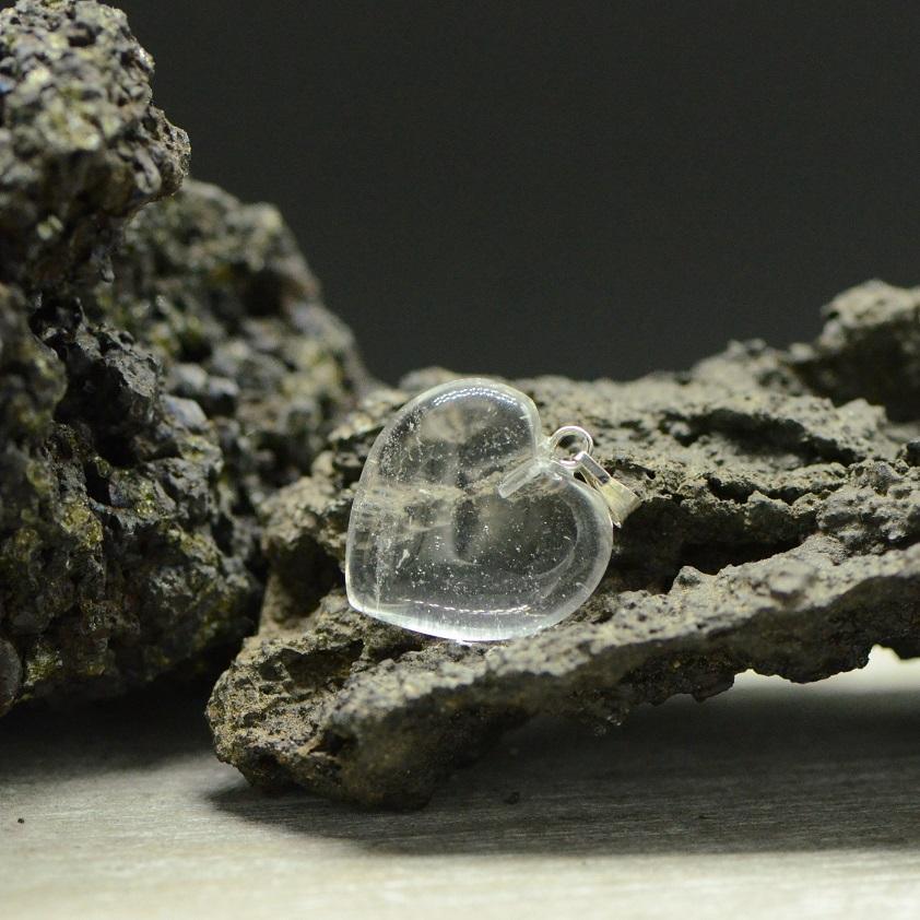 Pendentif "Amplificateur" en Quartz (cristal de roche) Coeur 2 cm - lespierresdubienetre