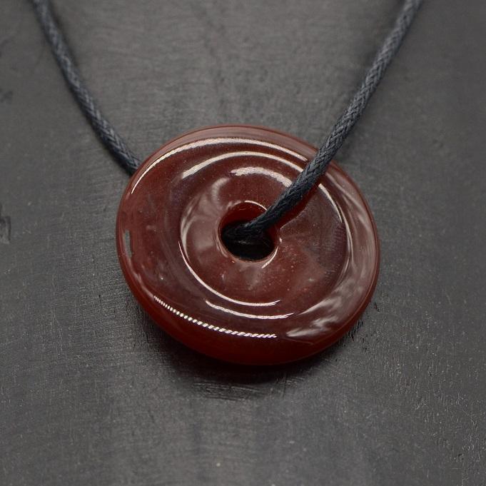 Pendentif Donut "Ancrage Doux" en Cornaline - lespierresdubienetre