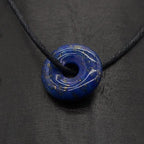 Pendentif Donut "Contrôle" en Lapis Lazuli - lespierresdubienetre
