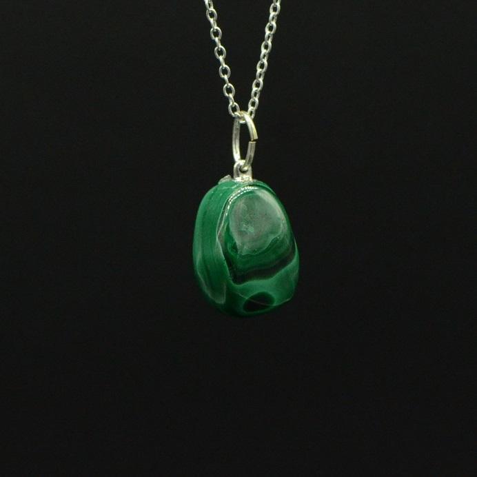 Pendentif "Paix" roulé en Malachite - lespierresdubienetre