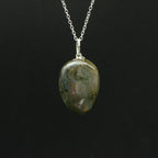 Pendentif "Protection" en Labradorite Roulée - lespierresdubienetre